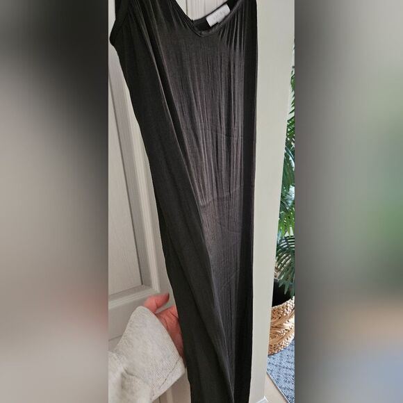 Elegant Black Dress - Picture 5 of 7